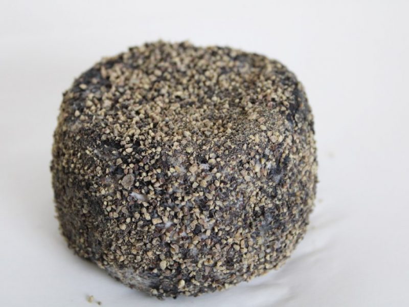 Fromage aux poivres noir